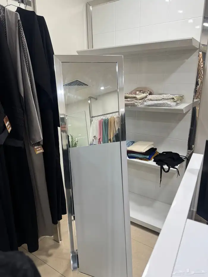 اثاث معرض جديد للبيع بالكامل ب4500 8