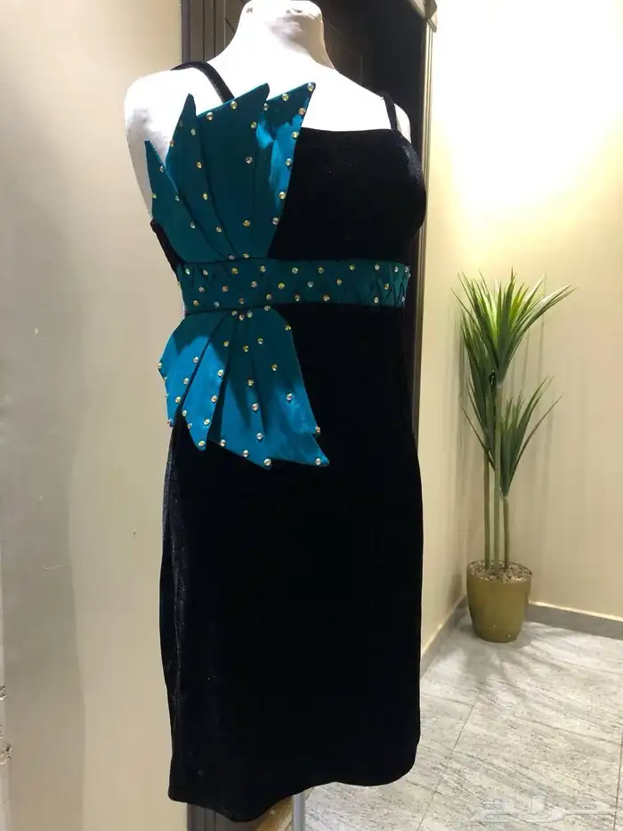 فساتين سهرات ميد لونين اسود مع كحلي واسود مع عنابي 9