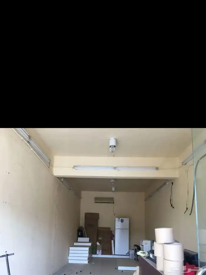 محل للايجار على طريق الملك خالد 4