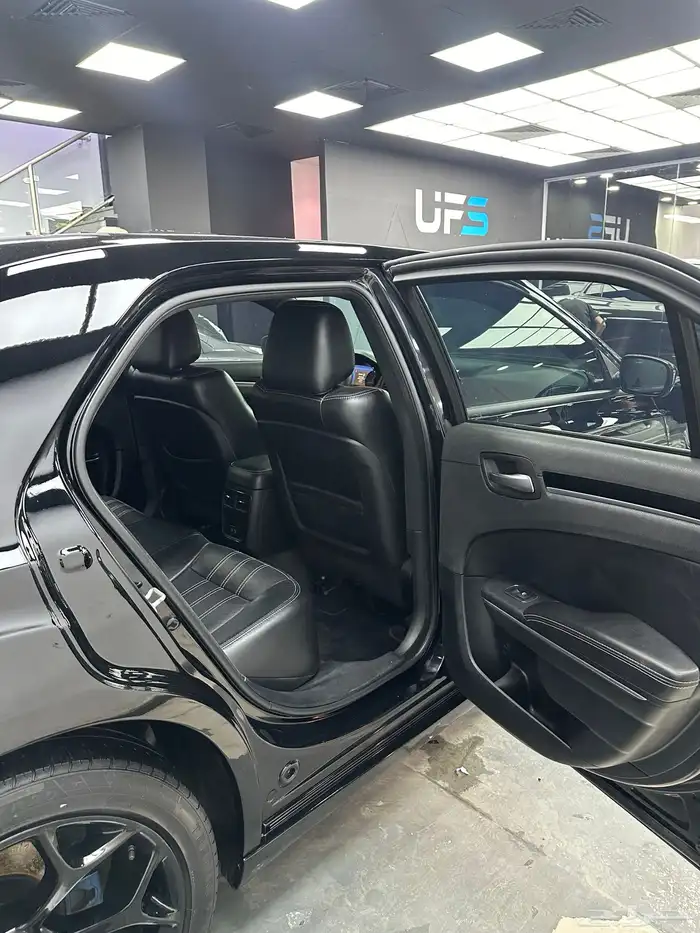 كرايسلر 300s 2018 13