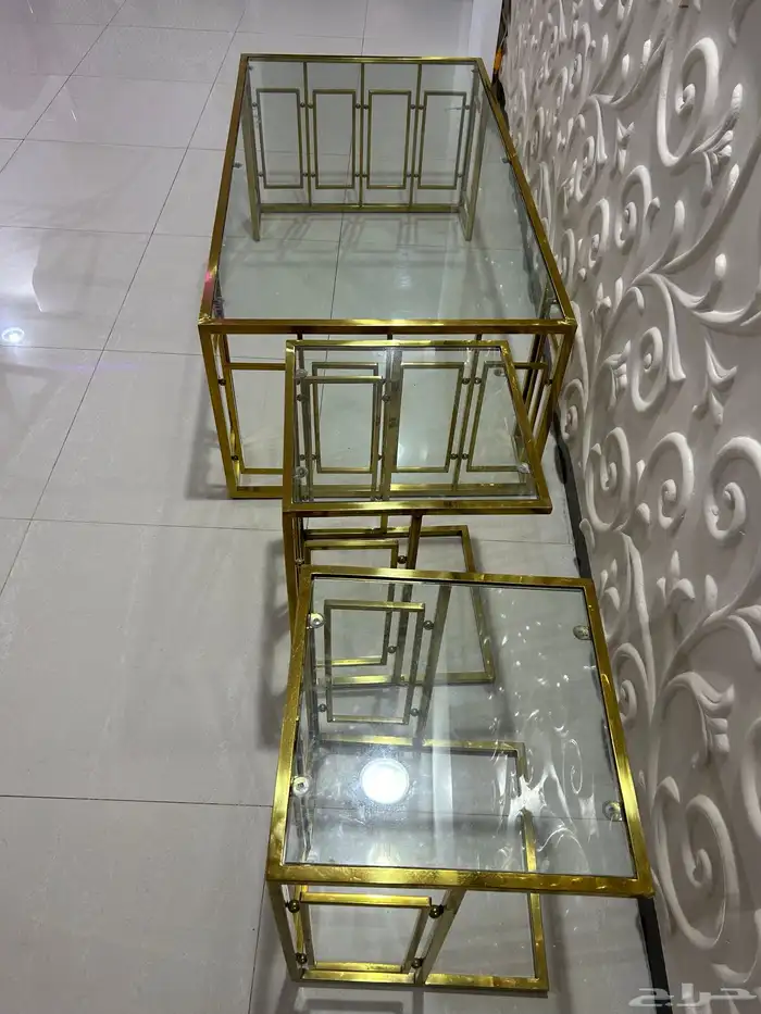 بيع طاولة  ومعها أربع خدمة 2