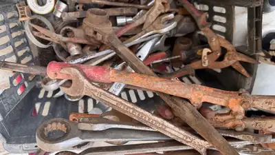 للبيع عدد ومفكات ومقصات أنواع مختلفه ومقاسات 7