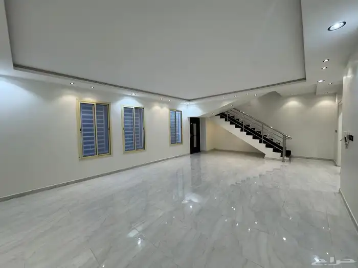 فيلا درج صاله مستقله علي شارعين حي عكاظ 1