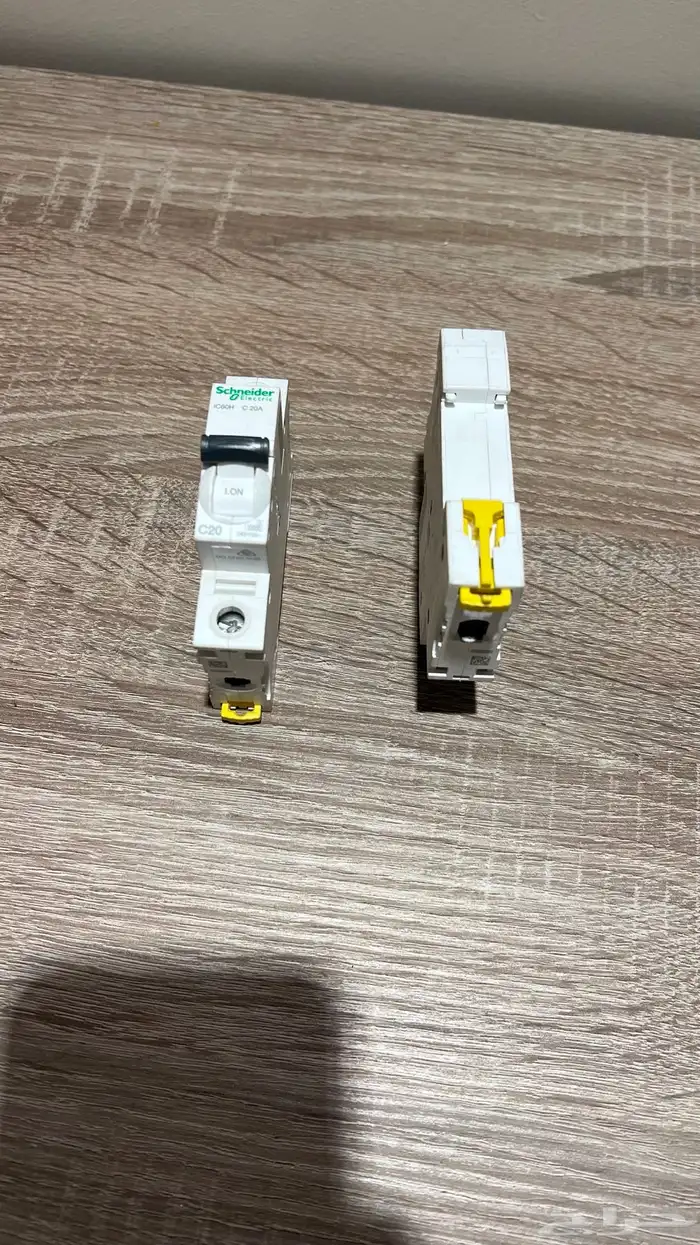 مفاتيح طبلون شنايدر الاصلي 1