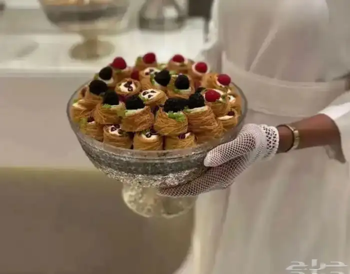 مضيفات وقهوجيه بزي موحد اسعار في متناولكم 0