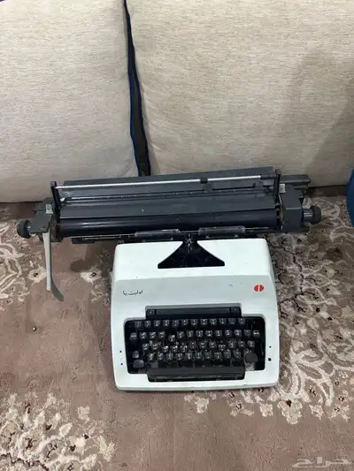 للبيع آلة كتابة قديمة 1