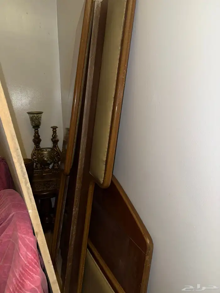 للبيع سرير كامل مع المرتبه مع الكومدينه 0