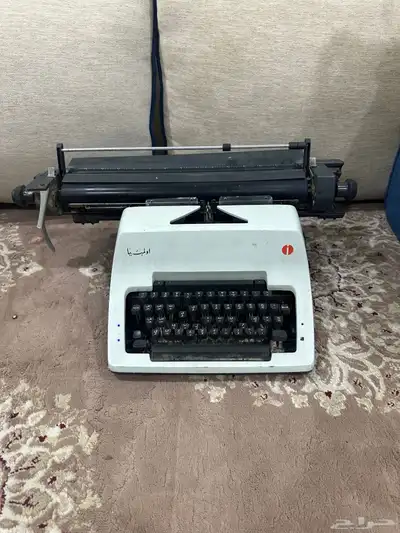 للبيع آلة كتابة قديمة 0