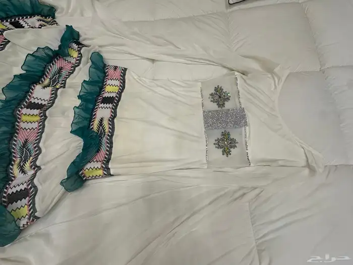 فستان مستعمل مرتين فقط ودي اعرضه ب300 0