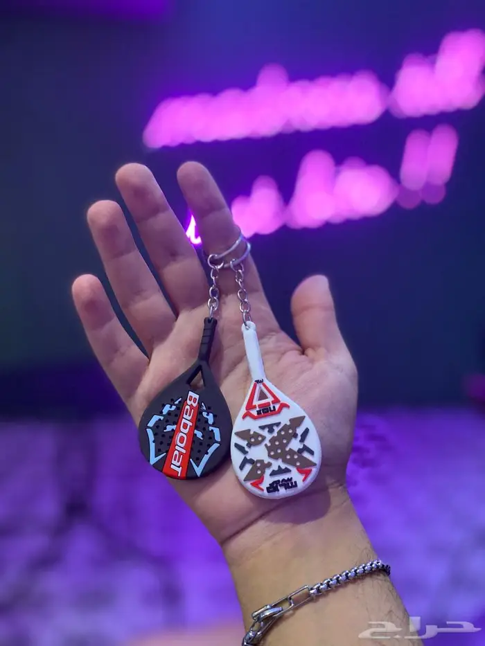 ميداليات على شكل مضرب بادل 1