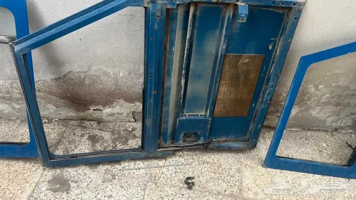 قطع لاندروفر ديفندر 12