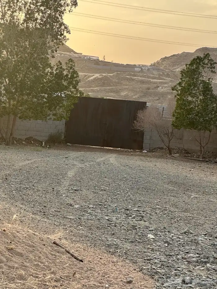 حوش للايجار الموقع مريخ ام الذر 2