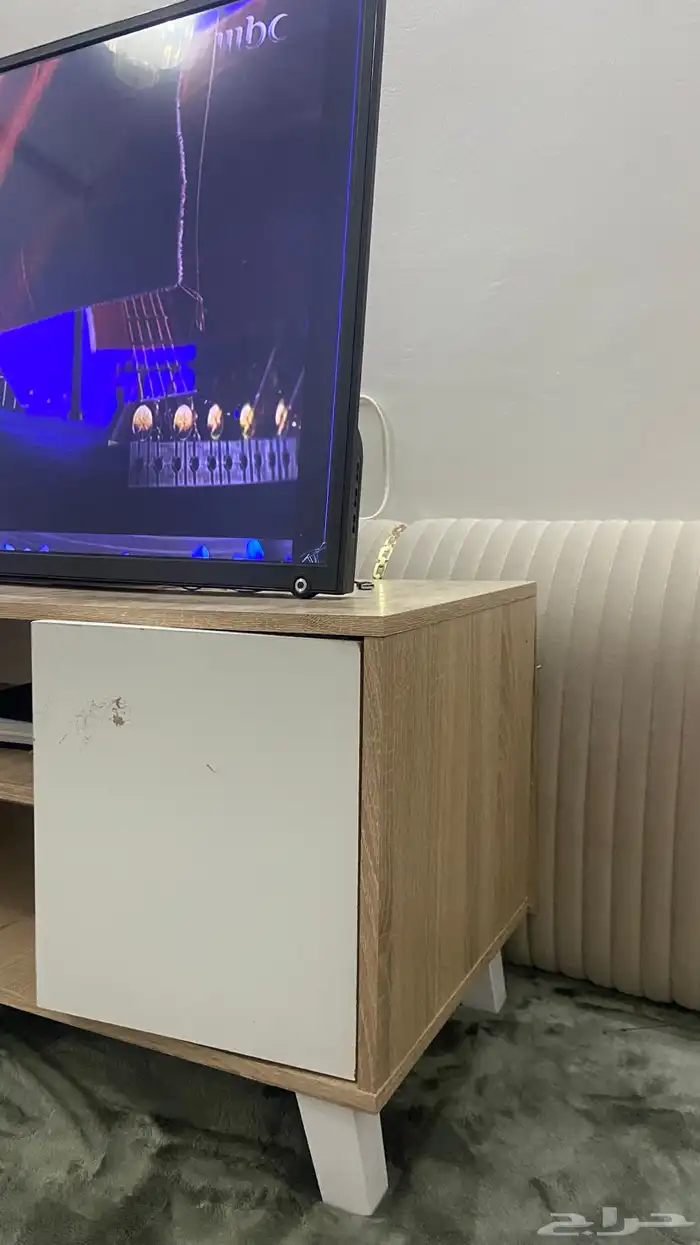 تلفزيون 44 بوصه عادي مو سمارت 7