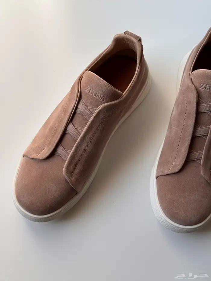 شوزات وملابس رجالي 43