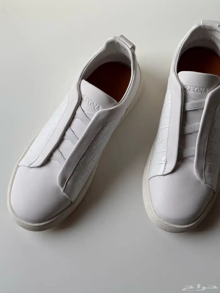 شوزات وملابس رجالي 39