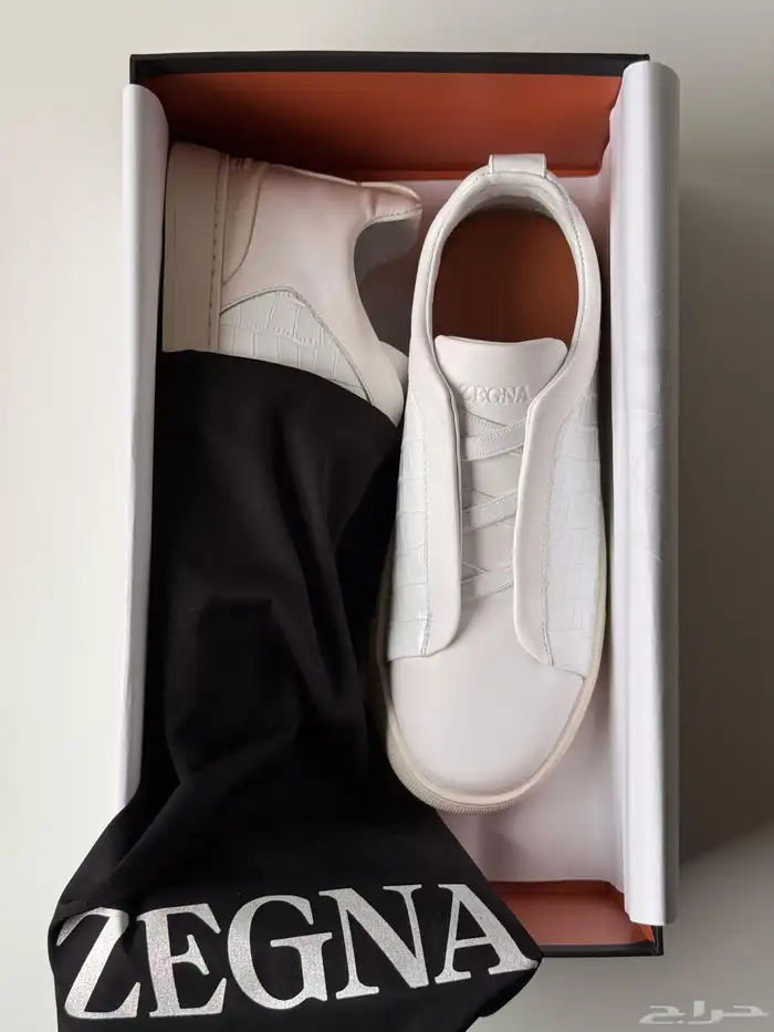 شوزات وملابس رجالي 40