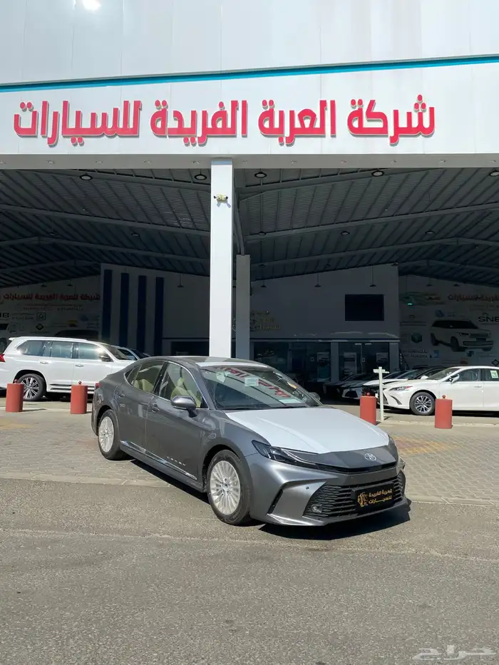 تويوتا كامري LE نص فل موديل 2025 اللون رمادي بنزين 0