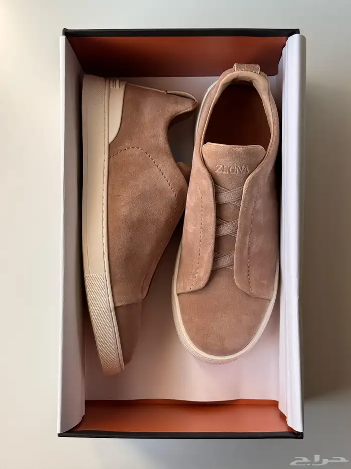 شوزات وملابس رجالي 42