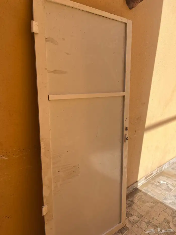 للبيع باب المنيوم من غير حلق 1