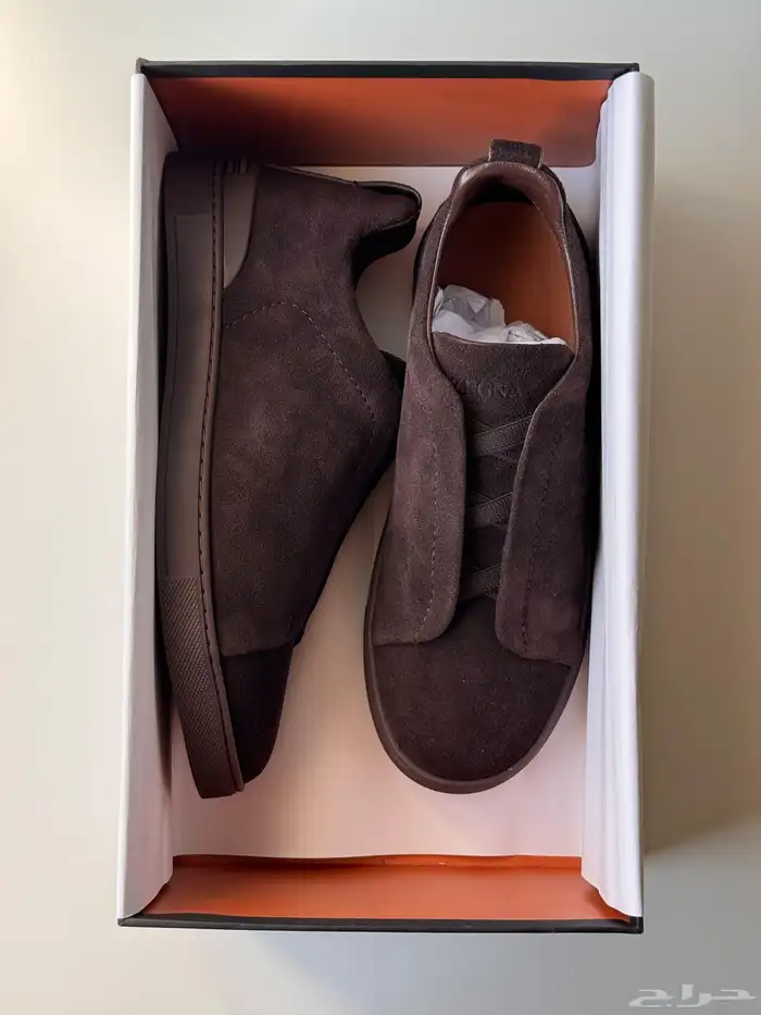 شوزات وملابس رجالي 44