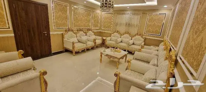 كنب كلاسيكي نظيف جدا 0