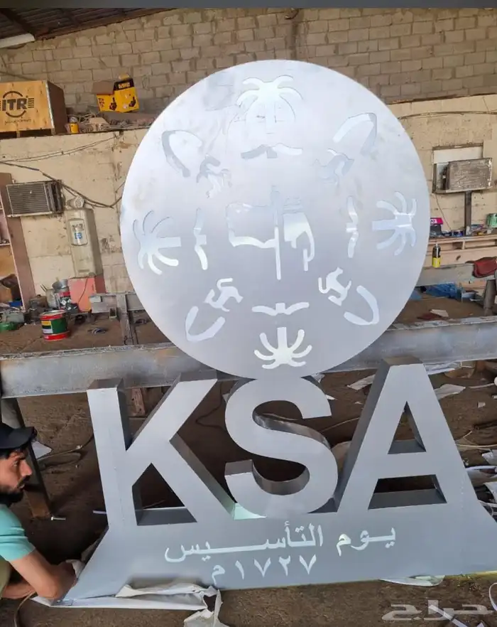 اعمدة انارة وقواعد خرسانيه 16