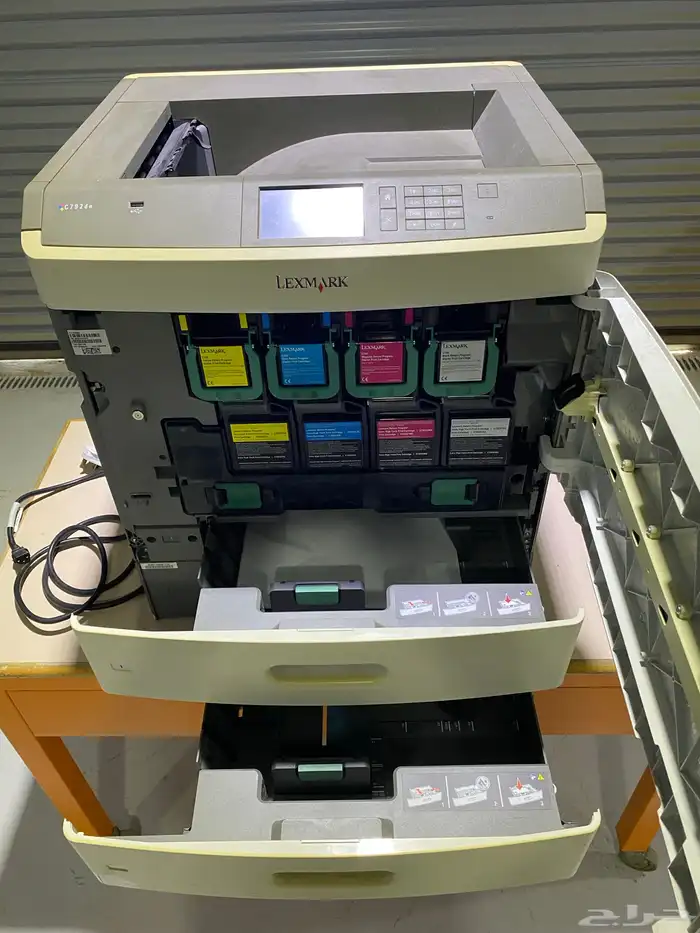 للبيع طابعة ملونه مركزية من شركة  LEXMARK 1