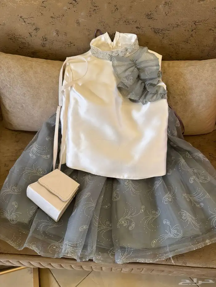 فسنانسكري وتفاحي عمر عشرسنوات مع شنطة وجزم 0