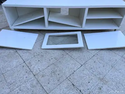 طاولة تلفزيون  أبيض من IKEA 4