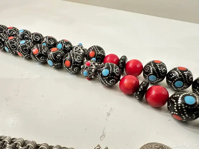 سبحة يسر مطعمة فضة ومرجان احمر 2