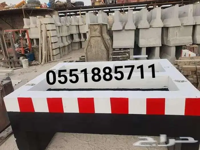 حواجز خرسانة حواجز طرق مصدات مواقف مناهل مصنع بريكاست 1