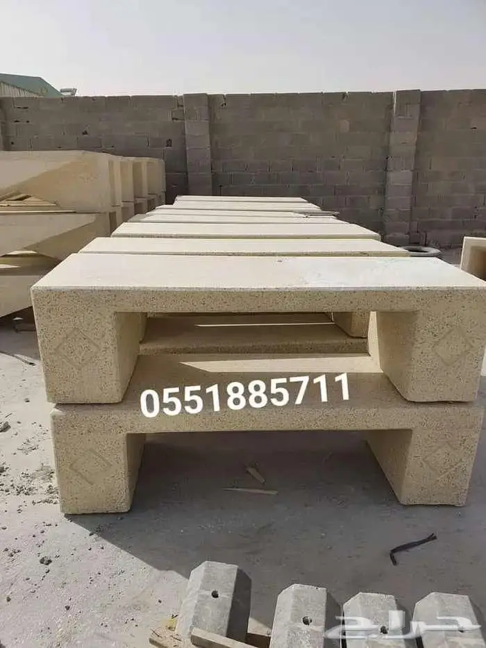 حواجز خرسانة حواجز طرق مصدات مواقف مناهل مصنع بريكاست 3