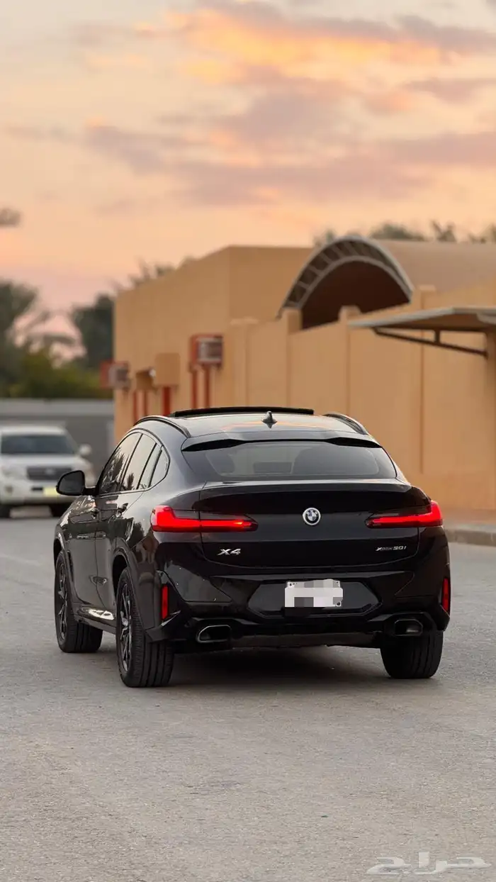 بي ام دبليو BMW x4 اسود 4