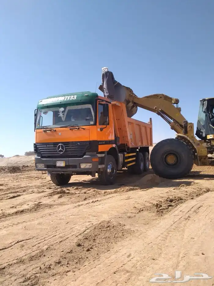 شيول وقلابات وبوكلين وتريلات للحفر والدفن وازالة المخلفات 16
