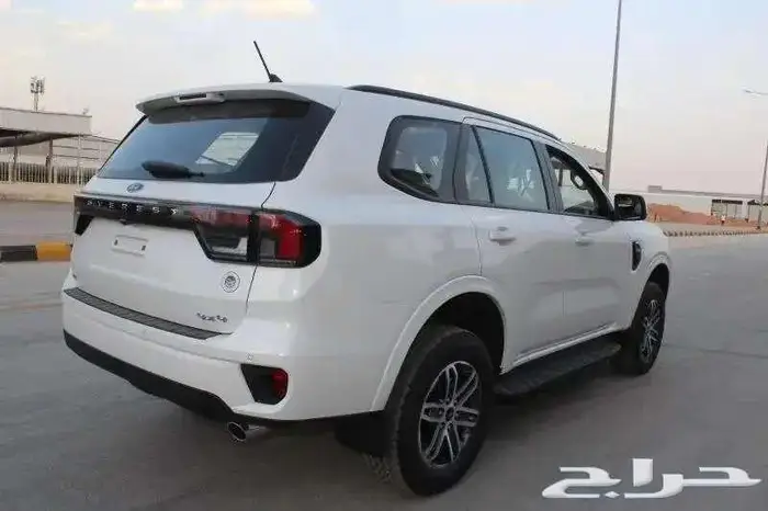 فورد ايفرست XLT نص فل بنزين 2024 سعودى 8