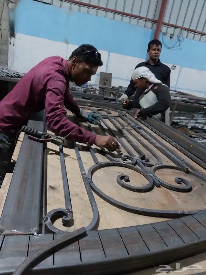 حداد في جده ابواب حديد شبابيك حماية مظلات سلالم دربزين 6