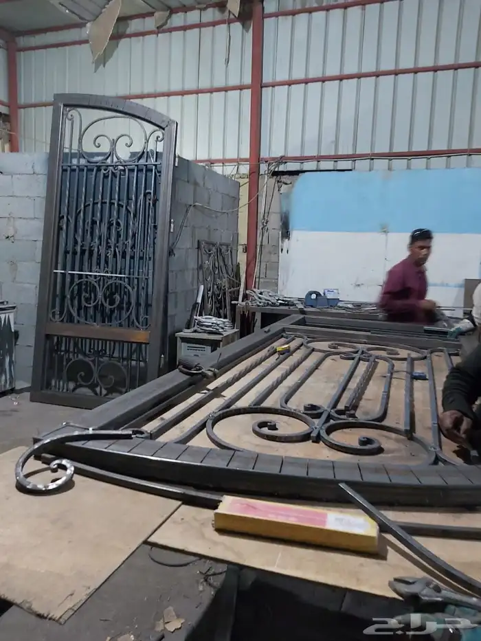 حداد في جده ابواب حديد شبابيك حماية مظلات سلالم دربزين 5