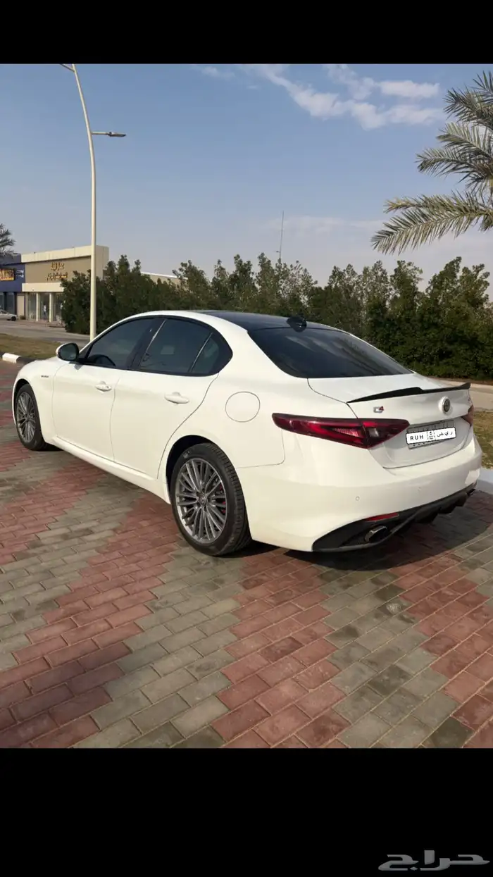 الفاروميو جوليا veloce 3