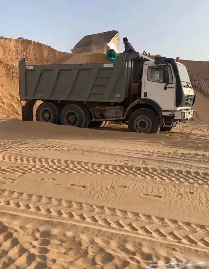 شيولات قلابات تريلات للايجار للحفر والدفن والمخلفات 14