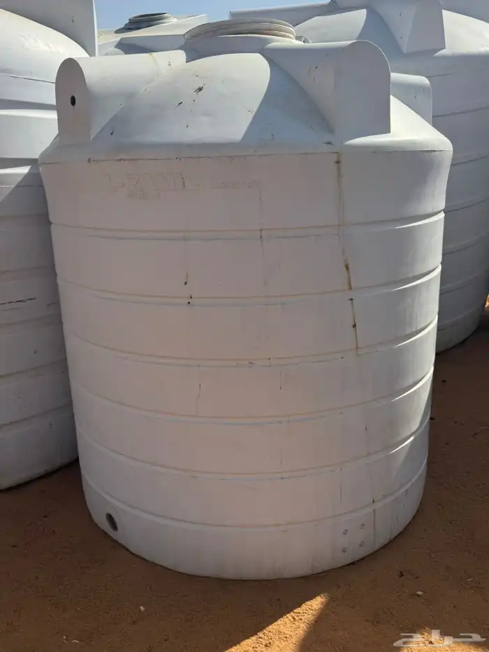 خزانات ماء للبيع خزان واحد 6000الف واحد 5000الف 6
