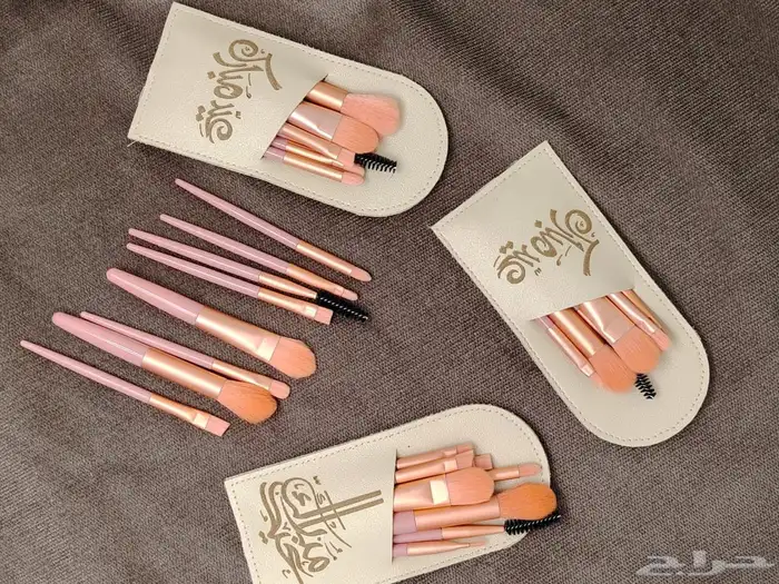 توزيعات العيد شنطه فرش المكياج مع عباره عيد مبارك 4