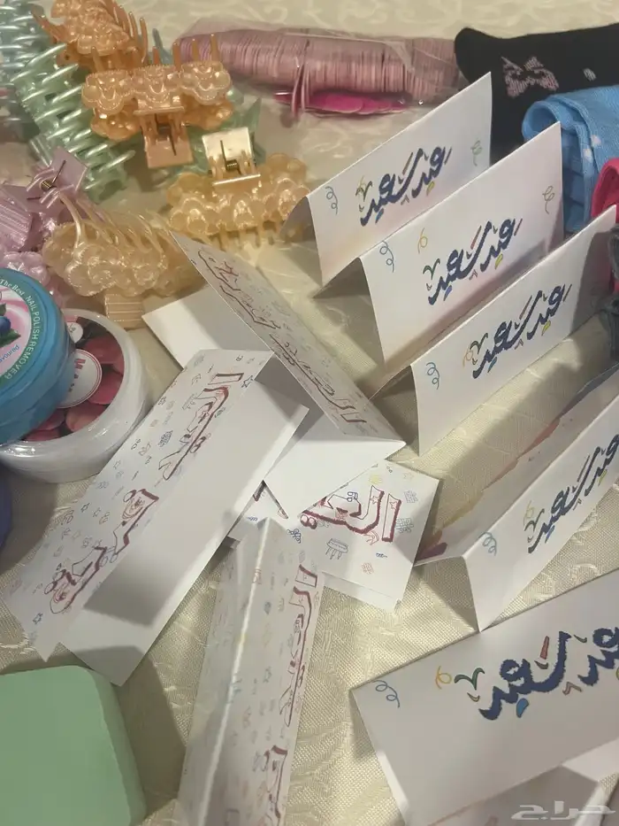 توزيعات العيد شنطه فرش المكياج مع عباره عيد مبارك 12