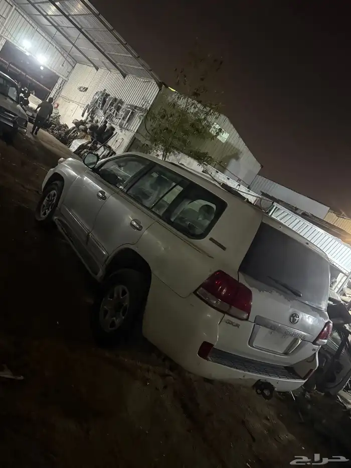 قطع غيار جيب لاندكروزر 2008-2015 تشليح المتخصص 10