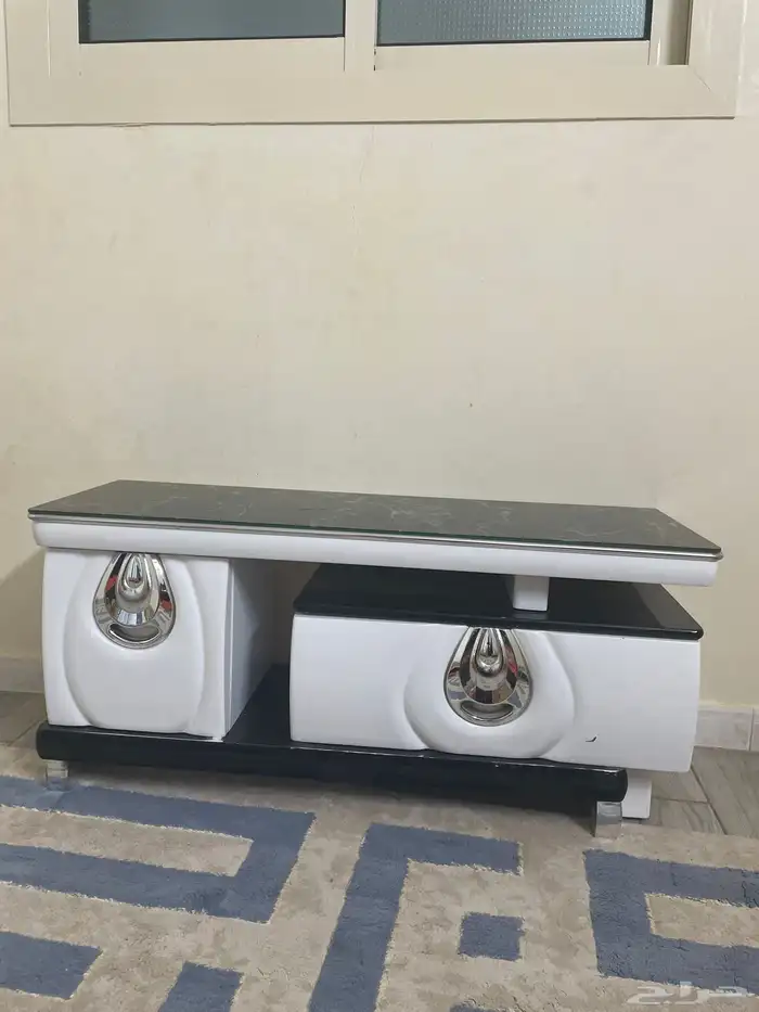 طاوله مدخل وطاوله بلازماء مقاس متر تقريبا 1