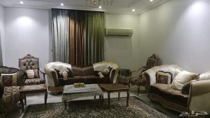 كنب أمريكي مجالس مع ستائر نظيف 1