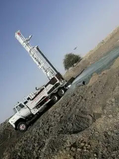 حفار آبار ارتوازية 2