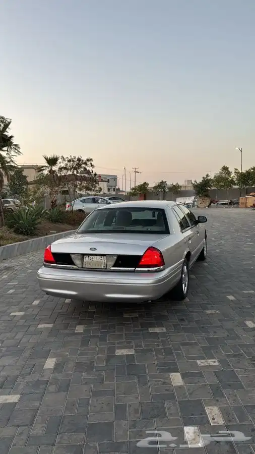 فورد فكتوريا 2011 2