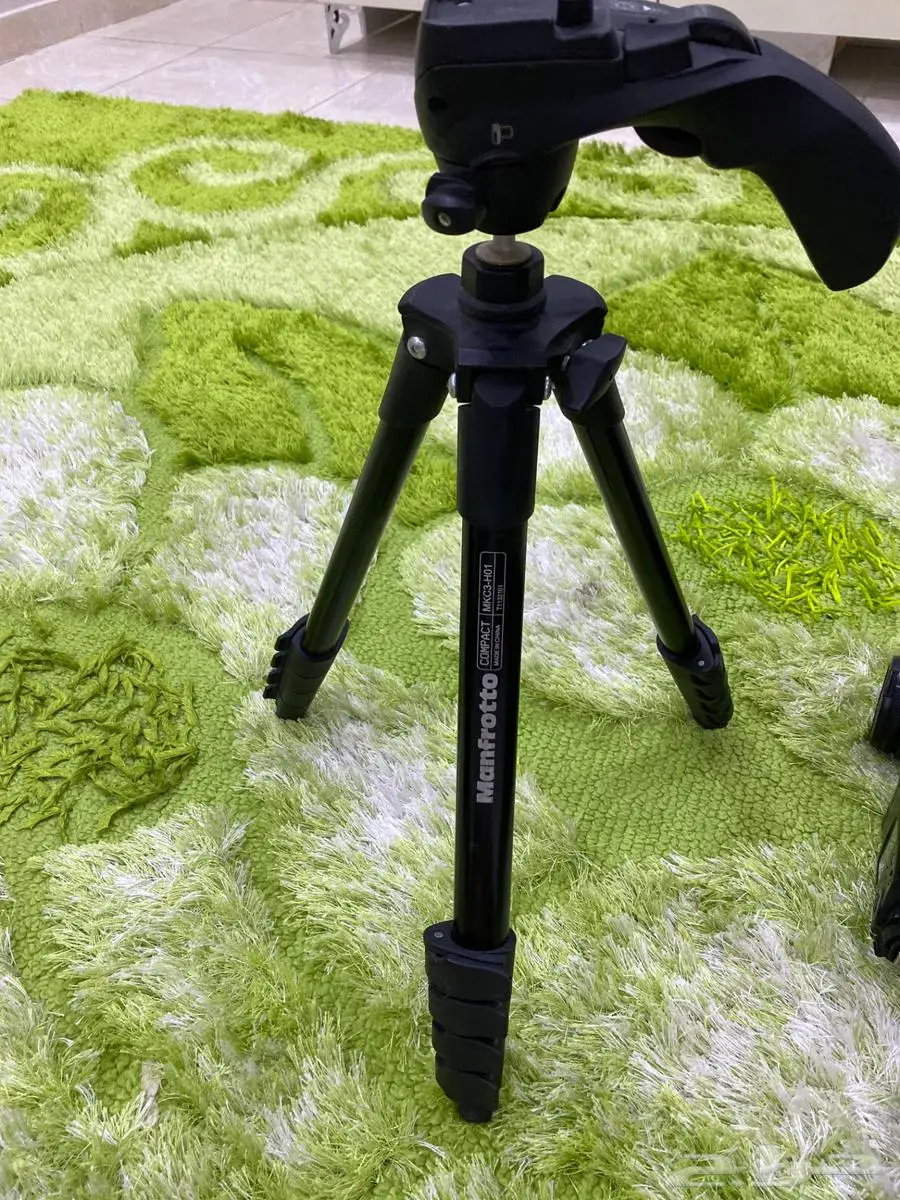 كاميرا كانون 650d مع عدسات مع ترايبود براس كروي 0