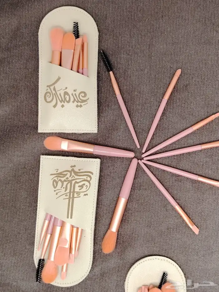 توزيعات العيد شنطه فرش المكياج مع عباره عيد مبارك 6