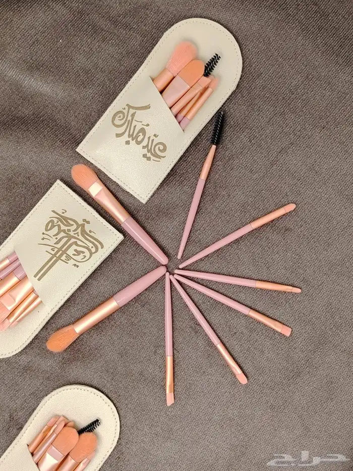 توزيعات العيد شنطه فرش المكياج مع عباره عيد مبارك 2